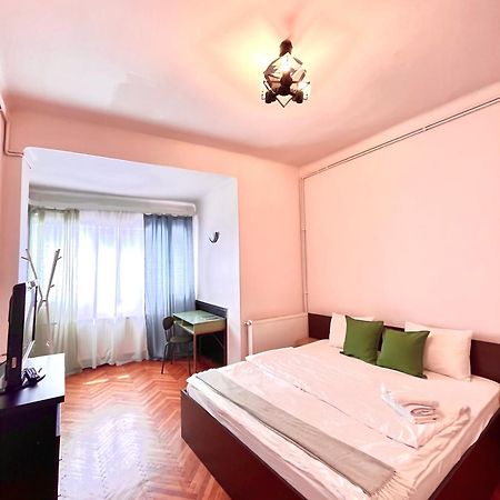 Downtown Unirii Square Private Economy Rooms With Shared Amenities Bucharest Exterior photo