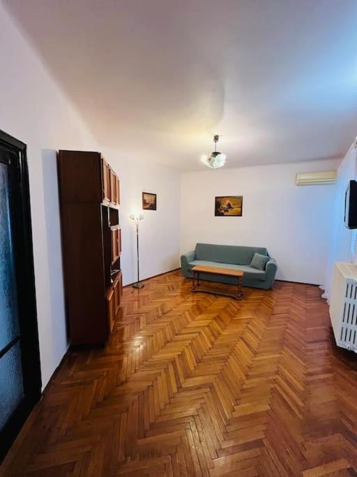 Downtown Unirii Square Private Economy Rooms With Shared Amenities Bucharest Exterior photo