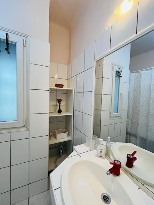 Downtown Unirii Square Private Economy Rooms With Shared Amenities Bucharest Exterior photo