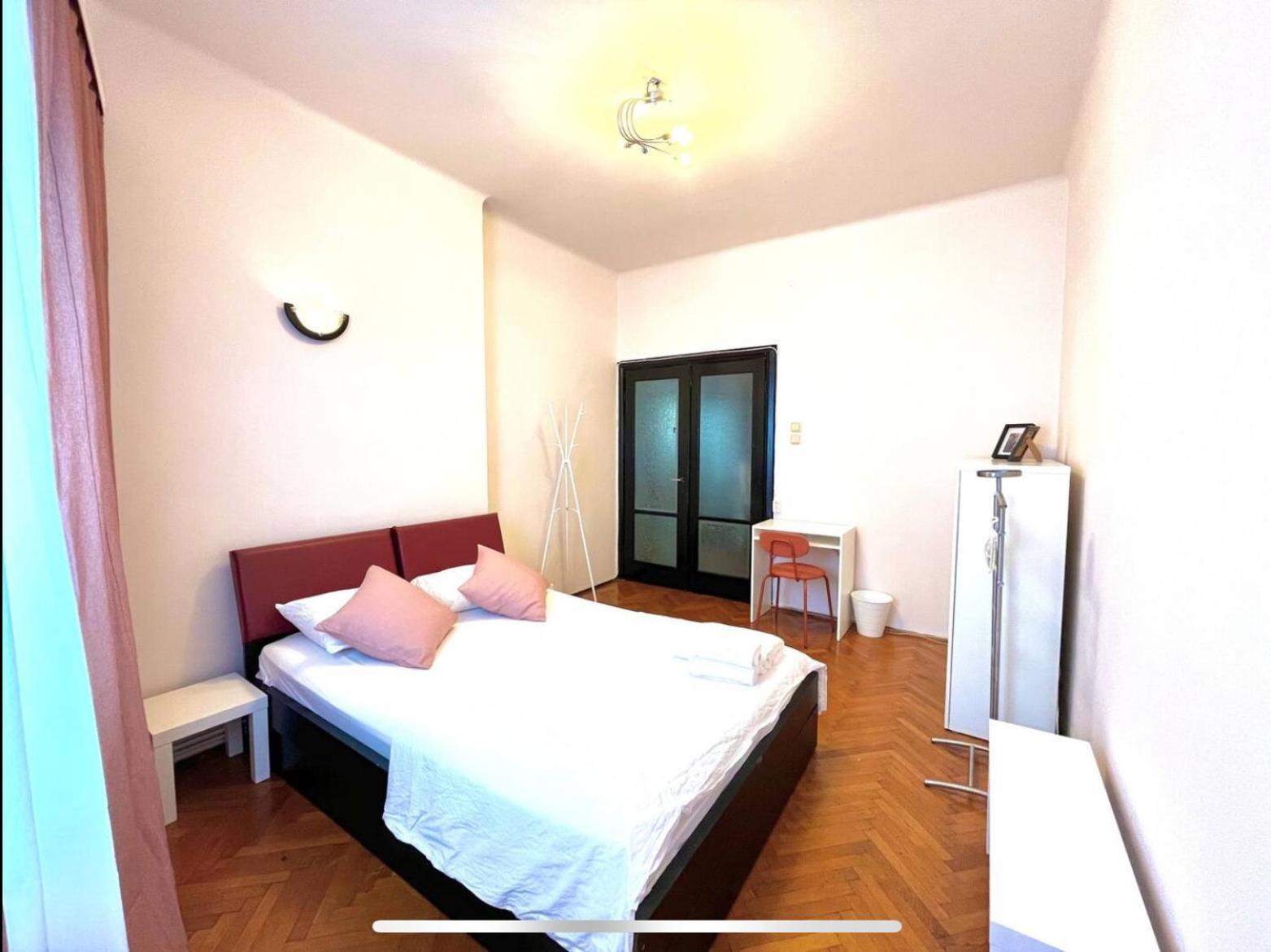 Downtown Unirii Square Private Economy Rooms With Shared Amenities Bucharest Exterior photo