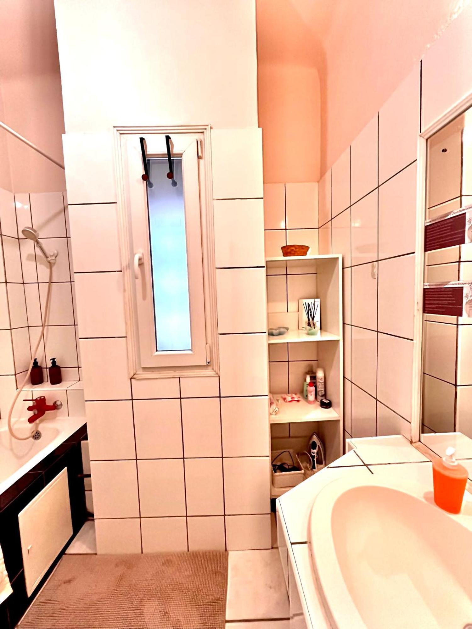 Downtown Unirii Square Private Economy Rooms With Shared Amenities Bucharest Exterior photo