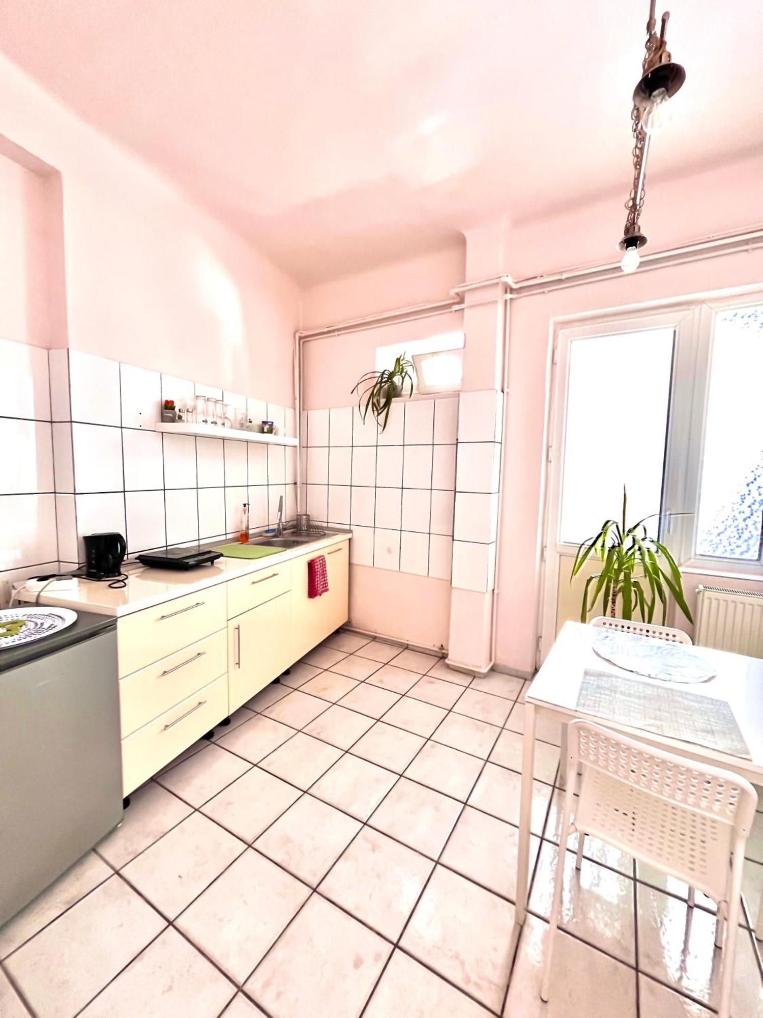Downtown Unirii Square Private Economy Rooms With Shared Amenities Bucharest Exterior photo
